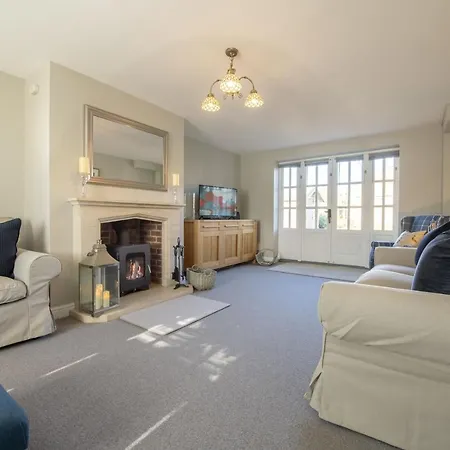 Saxon House 7 *